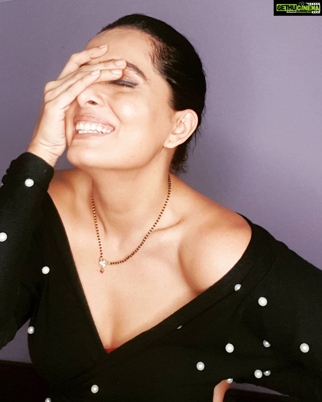 Ruhi Chaturvedi Instagram - Bold And Beautiful 🖤 . . . . #selfmusing💫 #selflove #haseethophasi