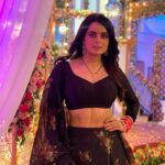 Ruhi Chaturvedi Instagram - Little black dress as per Indian Soap Opera Norms 😊. #CantGoWrongWithIt Picture credit: @sarya12 Outfit - @sacorina Make up - @r_aj11111 Hair - @sanabharsakal . . . #simplybeingsherlyn #kundalibhagya