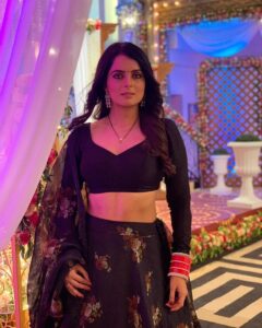 Ruhi Chaturvedi Instagram - Little black dress as per Indian Soap Opera Norms 😊. #CantGoWrongWithIt
Picture credit: @sarya12
Outfit - @sacorina 
Make up - @r_aj11111 
Hair - @sanabharsakal 
.
.
.
#simplybeingsherlyn #kundalibhagya