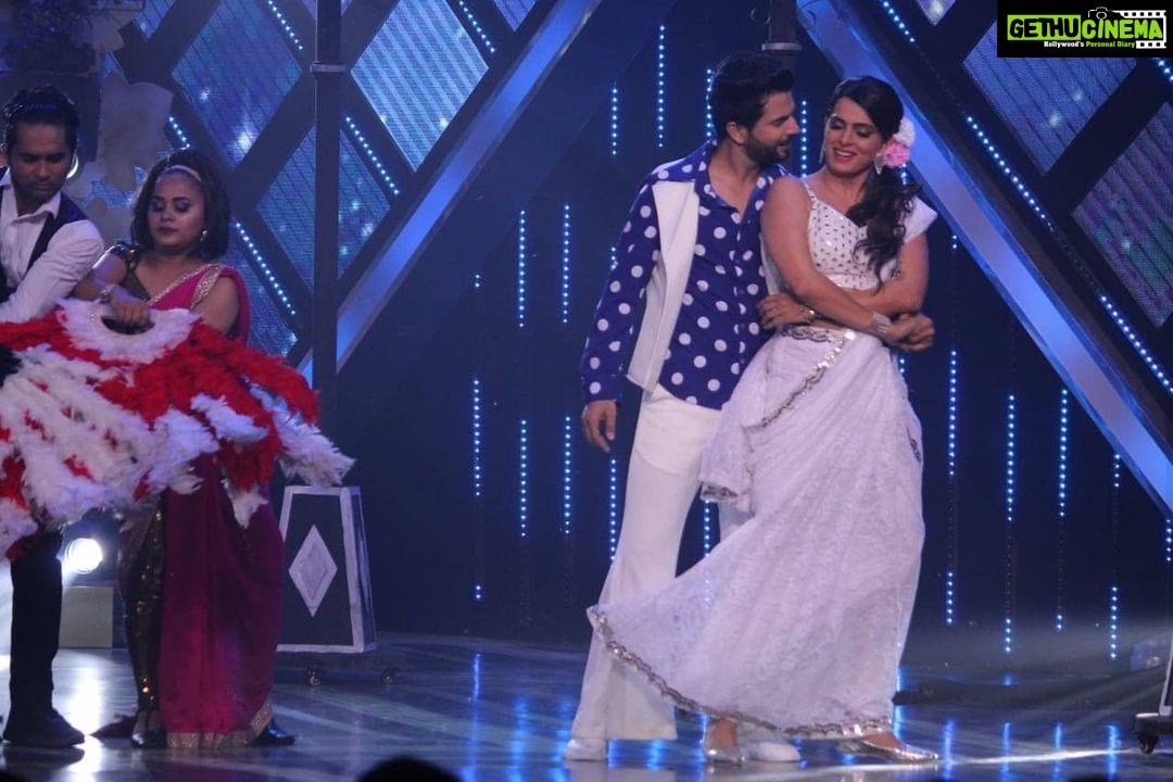 Ruhi Chaturvedi Instagram - Salaameishq 💕 . . Styled by lovely @anusoru . . Don't forget to watch it on 29th feb 6.30pm only on @zeetv . . . #kundalibhagya #balaji #zeetv #thankyougod