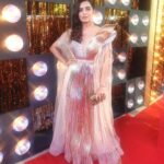 Ruhi Chaturvedi Instagram - ZRA Nomination Party 2019 . . . Styled by @shailjaanand Outfit by @geishadesigns Jewellery by @the_jewel_gallery Clutch by @ru.saru Assited by @drashtidiwan . . . #zra2019 #kundalibhagya #zeeparivar #simplybeingsherlyn