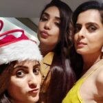 Ruhi Chaturvedi Instagram - Merry Christmas 🎅 . . . . #christmasvibes #wepartyalot #koinahidechai