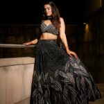 Ruhi Chaturvedi Instagram - Mujhe na bachpan se hi shadiyan attend karne ka bada craze hai by god! . . . Outfit @ethmofashion Make up @ansarireshma_makeup Pictures @busybeestudio Jewellery @the_jewel_gallery Mehndi @mehndi_art_by_priyanka . . And big shout out to @shailjaanand for sourcing the jewelry . . . #gharkishaadi #cantwaittodressupagain