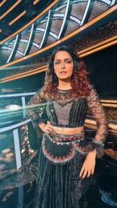 Ruhi Chaturvedi Instagram - Life Mai Kuch Bhi Easy Nahi Hai ☺️
DANCE tho bilkul Nahi.... 
.
.
.
.
#Dancetheart #metheartist #mohini #dancepoojahai