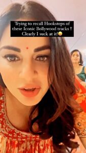 Ruhi Chaturvedi Instagram - What the hell! 😂🤣 @ruhiiiiiiiiii #BollywoodSongs