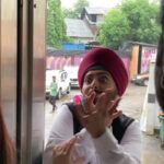 Ruhi Chaturvedi Instagram - Areeee hum bol rahai hai Bhauuuhattt jagaahhaa hai Lift