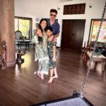 Rupali Ganguly Instagram – Plum is obsessed with Anupamaa & so is my Ma.
So, FINALLY FINALLY I had to send Plumie to meet his biggest crush – Beloved Rupali ji @rupaliganguly & team THANK YOU for your time & love.
You can see fanboy Plumie is so so happy. ❤️❤️❤️
