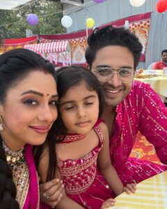 Rupali Ganguly Instagram - Maan-day with Baby Maan ❤️
Happy Birthday Chhoti 😘

#happybirthday #instagood #gauravkhanna #rupaliganguly #anujkapadia #anupamaa #chotianu #chotianupama #2023 #jaimatadi #jaimahakal #maan #gaurup 
@asmi.deo @directorskutproduction @starplus
