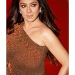 Rupali Ganguly Instagram - Looking back and feeling grateful!! . . 📸: @amitkhannaphotography 🧣: @stylingbyvictor @sohail__mughal___ 👗: @stylesplash_in 💎: @blingvine 🤝: @tanisha_agrwal . . #photooftheday #instagood #fashion #style #stylish #ootd #ootdfashion #goglam #glam #jaimatadi #jaimahakal #anupamaa #rupaliganguly