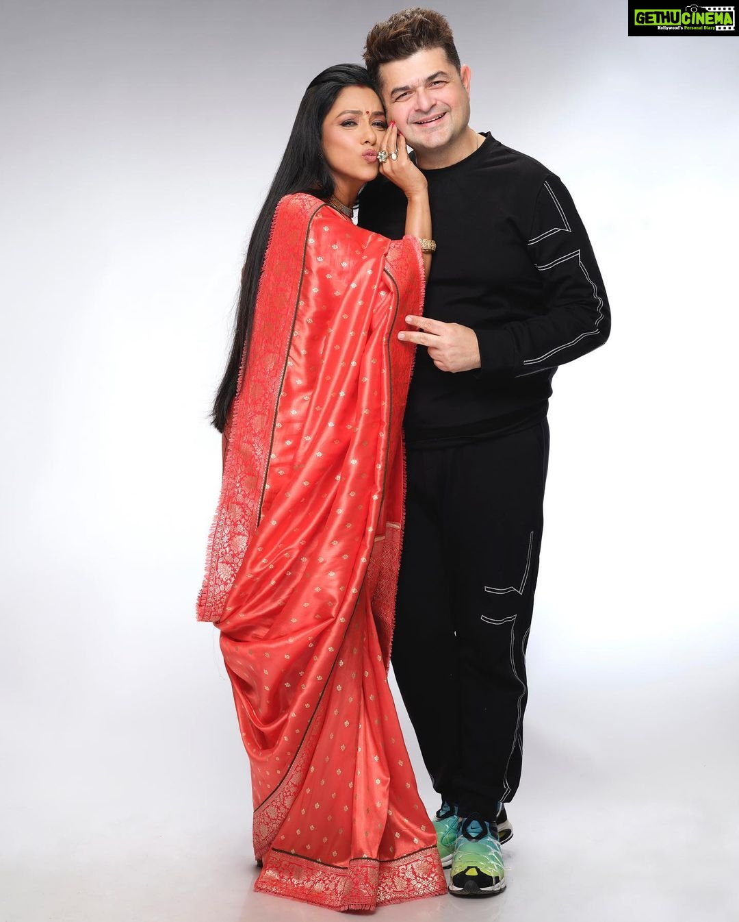 Rupali Ganguly Instagram - #btswithdabboo ♥️ @rupaliganguly ✨🤗 @dabbooratnani @manishadratnani @dabbooratnanistudio #dabbooratnani #rupaliganguly #dabbooratnaniphotography Dabboo Ratnani Photography
