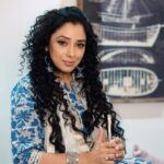 Rupali Ganguly Instagram - The bong in me couldn’t resist doing this one !! Amhi shudh Bangla bolbo… 😛 . . . #bong #bengali #feelkaroreelkaro #feelitreelit #reels #fyp #trending #drama #reelsinstagram #jaimatadi #jaimahakal #anupamaa #rupaliganguly