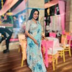 Rupali Ganguly Instagram - Six yards of pure magic for every Indian girl 🥰 My comfort clothing 💕 And I particularly liked this one a lot 😊 Styled by @stylingbyvictor @sohail__mughal___ Saree by : @seasonsmumbai Assisted by @styleby_antara #sareelove #saree #rupaliganguly #instagood #kaushalheenakishaadi #indianwear #jaimatadi #jaimahakal