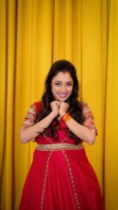 Rupali Ganguly Instagram - Some songs which truly are timeless, this is one such which has my heart! ❤️ . . 👗: @youngberry_official 🧣: @stylebyaaash @sadaf.nkhan . . #feelkaroreelkaro #feelitreelit #reels #reelsinsta #trending #fyp #jaimatadi #jaimahakal #anupamaa #rupaliganguly