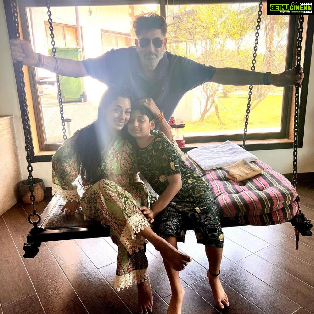 Rupali Ganguly Instagram - Sunday - Familia day ! Holidays r the days to make memories ❣️ Such precious time with my boys ❤️ Thank u @anchaviyo for being such fantastic hosts - for being the place where we want to run to every chhutti 😍 Sunday - Ashrup day 😍 @zuperhotels @anchaviyo #instagood #familia #dayoff #blessed #gratitude #nomakeup #nofilter #love #circleoflove #instagood #jaimatadi #jaimahakal @ashwinkverma Stylist - @roshni0819 Outfit - @poshaffair.co x @viralmantra