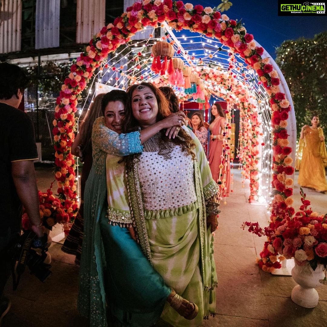 Rupali Ganguly Instagram - Happy happy birthday Rupaliiiii… Cheers to another year of being you!!! Have a blast you crazy crazy woman!!! Love you 😘😘😘