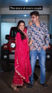 Rupali Ganguly Instagram - When the husband is not interested but the wife is obsessed with taking pictures… 
.
.
.
#feelkaroreelkaro #feelitreelit #familytime #sundayfunday #comedy #husbandandwife #laughoutloud #jaimatadi #jaimahakal #anupamaa #rupaliganguly
