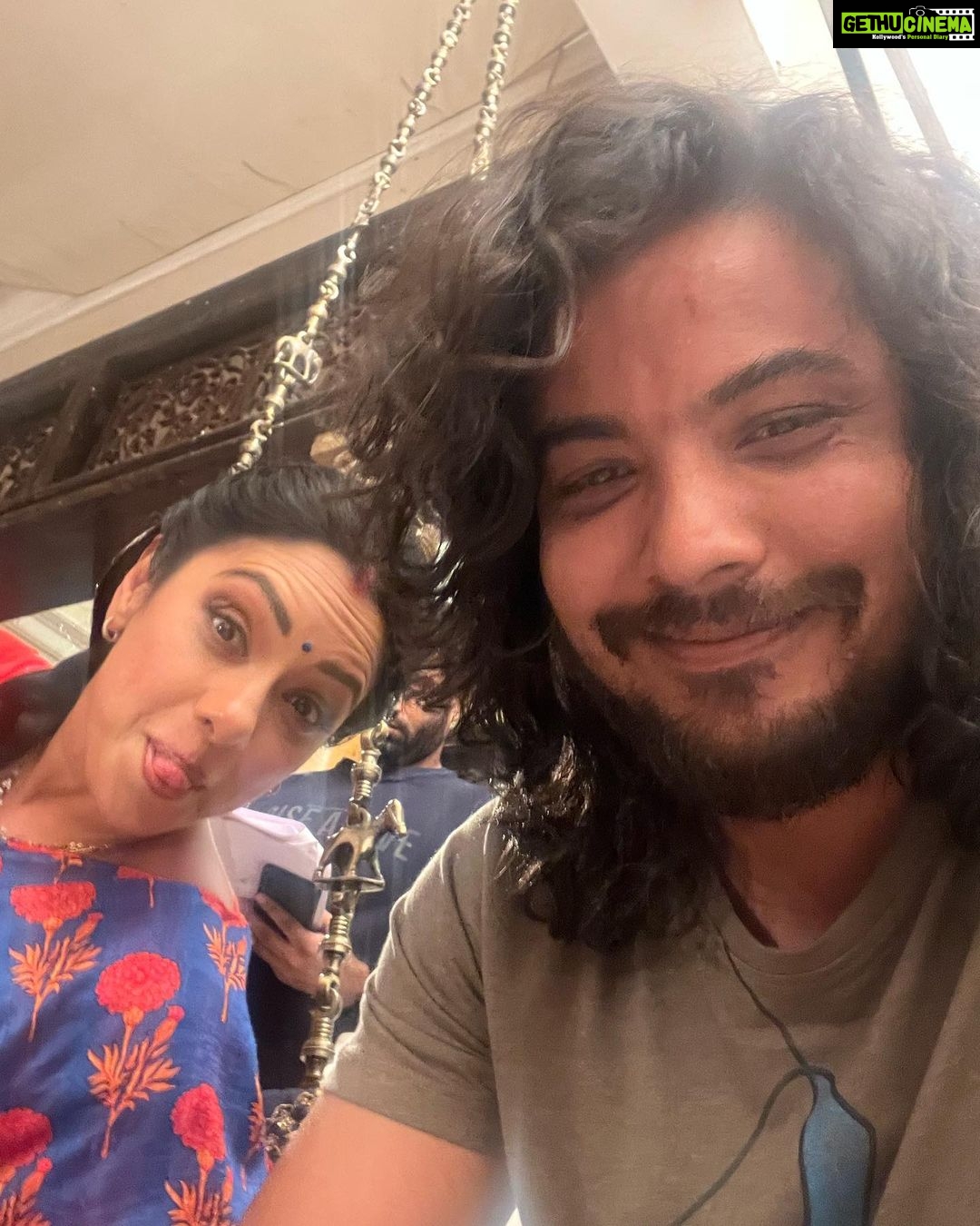 Rupali Ganguly Instagram - Happy Birthday Gullu Gundaa π€π @gulshanshah15 I can write so much about your kindness , niceness , amazing talent , the magic u create in your frames , your one liners , ur fab dress sense , ur sincerity, ur dedication, ur work obsession etc etc etc β¦. lekin aaj bas itna kahoongi ki may you get all that you have dreamt about, wished for and much much more β€οΈππ» May u always be happy healthy blessed and may ur Lady Luck walk into your life soonest ππ #happybirthday #dop #anupamaa #rupaliganguly #instagood #birthdaywishes #jaimatadi #jaimahakal @directorskutproduction