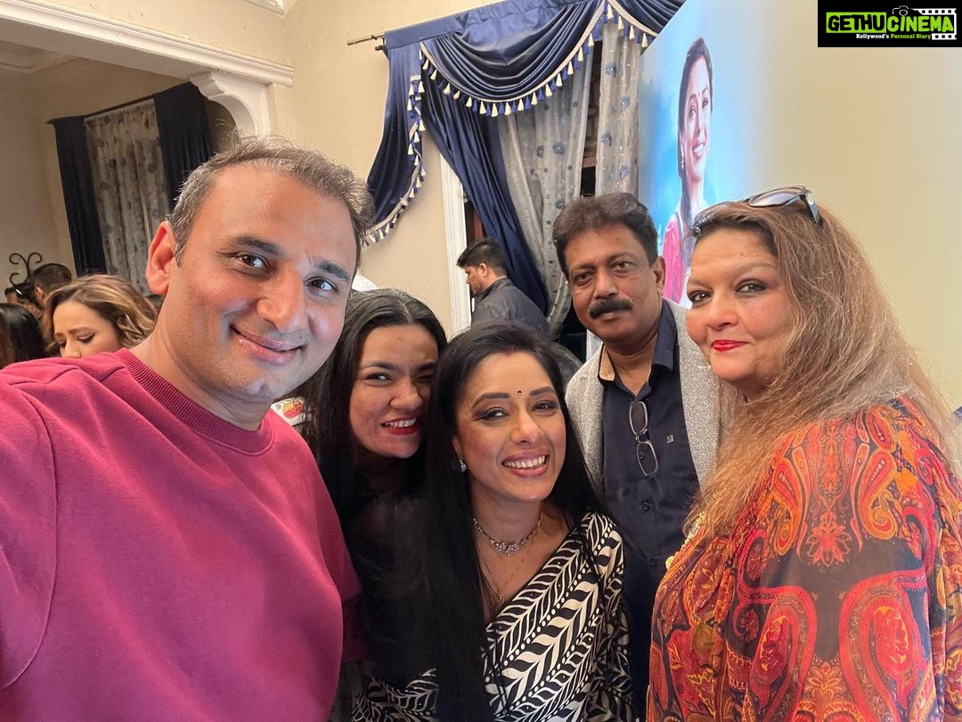 Rupali Ganguly Instagram - The Maker and his muse and moments from a very special evening on Anupamaa sets ❤️ Thank u @rajan.shahi.543 Thank u @starplus for this memorable event 🙏🏻 #felicitation #dosaalbemisal #rupaliganguly #anupamaa #evening #love #gratitude #blessed #jaimatadi #jaimahakal @gauravkhannaofficial @alpanabuch19 @bhavnawritervyas @vartak.namita @romeshkalra @archanashourie @shrivastavajay @divy0102 @arvindvaidya3 @shekharshukla.06