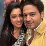 Rupali Ganguly Instagram - The Maker and his muse and moments from a very special evening on Anupamaa sets ❤️ Thank u @rajan.shahi.543 Thank u @starplus for this memorable event 🙏🏻 #felicitation #dosaalbemisal #rupaliganguly #anupamaa #evening #love #gratitude #blessed #jaimatadi #jaimahakal @gauravkhannaofficial @alpanabuch19 @bhavnawritervyas @vartak.namita @romeshkalra @archanashourie @shrivastavajay @divy0102 @arvindvaidya3 @shekharshukla.06