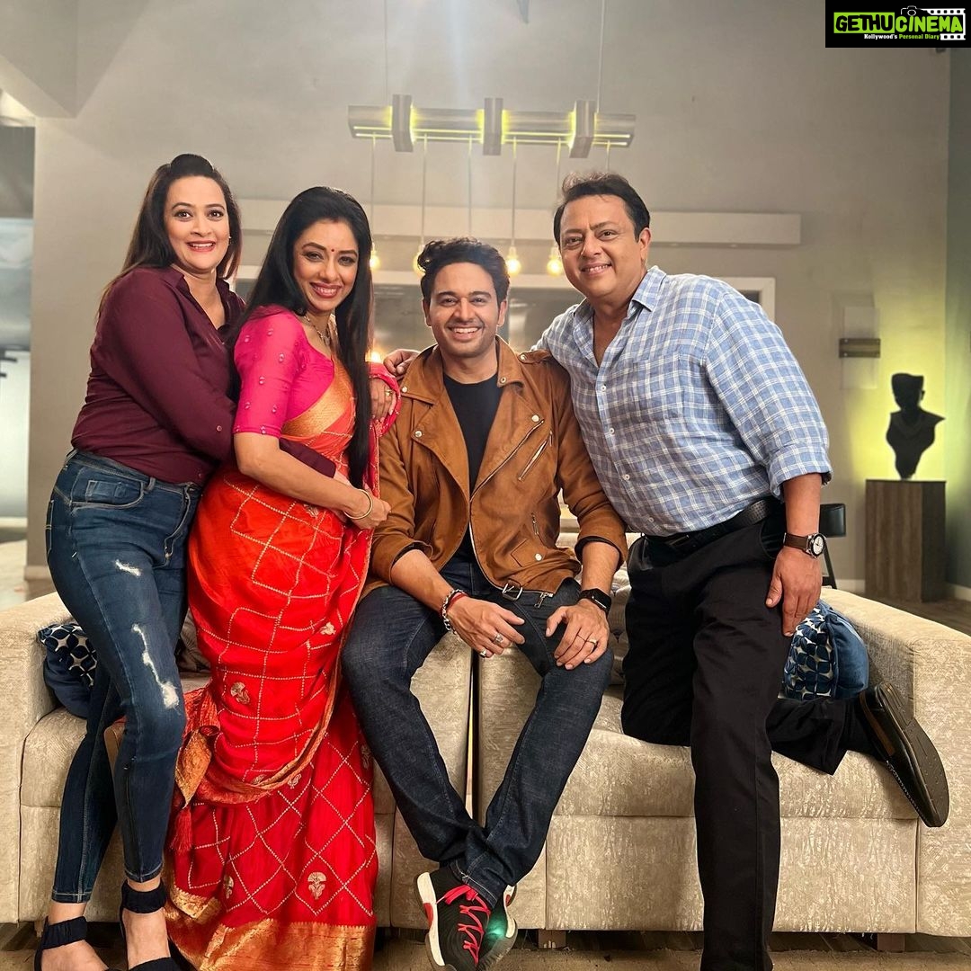 Rupali Ganguly Instagram - An actor par excellence, a fabulous human and a fantastic Co actor π Welcome to Anupamaa my precious friend π€π #2023 #anupamaa #rupaliganguly #blessed #gratitude #jaimatadi #jaimahakal @gauravkhannaofficial @jaswirkaur @directorskutproduction @starplus