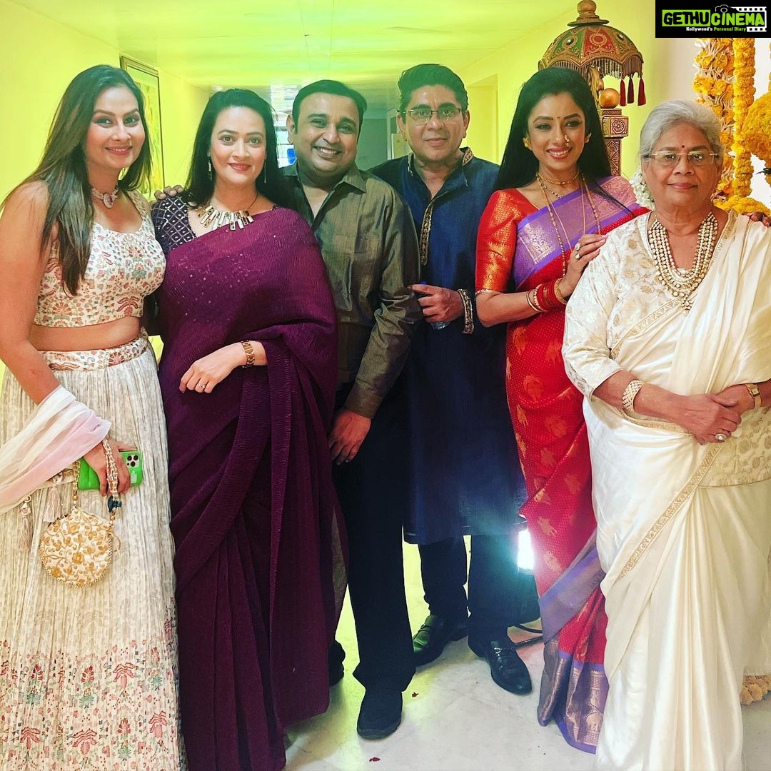 Rupali Ganguly Instagram - Ketaki aur Rushad ki shaadi ki photos ❤️ #nofilter #noedit #marriage #happy #instagood #rupaliganguly #2023 #wedding #goodvibes #blessed #gratitude #jaimatadi #jaimahakal Styledby: @stylebysugandhasood @teamsugandhasood Outfit: @narayaniweavesbyramya @rajan.shahi.543 @deepa.shahi.1428 @mehulnisar @jaswirkaur @ektasaraiyamehta @kedaraashish
