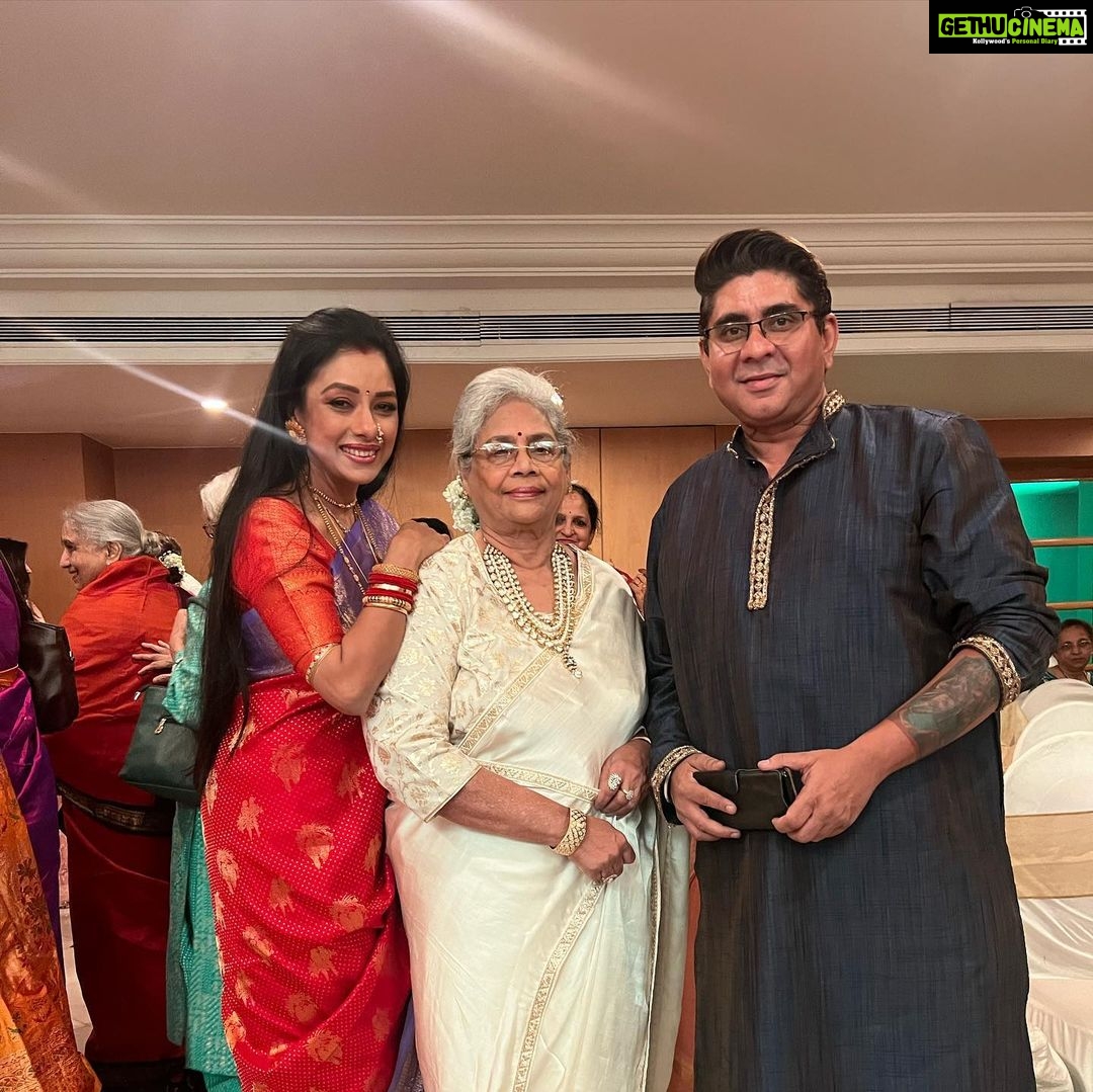 Rupali Ganguly Instagram - Ketaki aur Rushad ki shaadi ki photos ❤️ #nofilter #noedit #marriage #happy #instagood #rupaliganguly #2023 #wedding #goodvibes #blessed #gratitude #jaimatadi #jaimahakal Styledby: @stylebysugandhasood @teamsugandhasood Outfit: @narayaniweavesbyramya @rajan.shahi.543 @deepa.shahi.1428 @mehulnisar @jaswirkaur @ektasaraiyamehta @kedaraashish