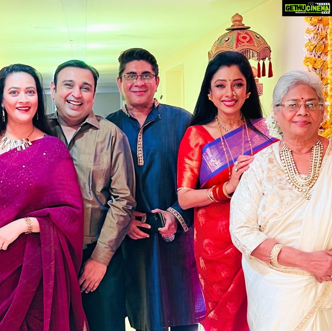 Rupali Ganguly Instagram - Ketaki aur Rushad ki shaadi ki photos ❤️ #nofilter #noedit #marriage #happy #instagood #rupaliganguly #2023 #wedding #goodvibes #blessed #gratitude #jaimatadi #jaimahakal Styledby: @stylebysugandhasood @teamsugandhasood Outfit: @narayaniweavesbyramya @rajan.shahi.543 @deepa.shahi.1428 @mehulnisar @jaswirkaur @ektasaraiyamehta @kedaraashish