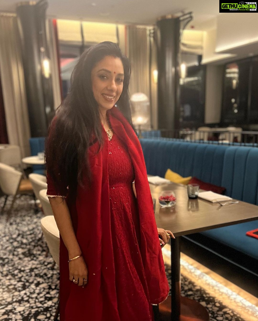 Rupali Ganguly Instagram - Pictures are the memories we capture ❤️ Dinner with family and friends like family ❤️ @gomamumbai #instagood #family #friends #dinner #rupaliganguly #rudranshverma at#nightout #justlikethat #sushi #jaimatadi #jaimahakal @ashwinkverma @anyajagtiani