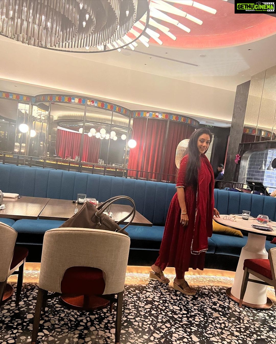 Rupali Ganguly Instagram - Pictures are the memories we capture ❤️ Dinner with family and friends like family ❤️ @gomamumbai #instagood #family #friends #dinner #rupaliganguly #rudranshverma at#nightout #justlikethat #sushi #jaimatadi #jaimahakal @ashwinkverma @anyajagtiani