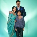 Rupali Ganguly Instagram - Happiness look like this ❤️ #ashrup #sunday #family #rupaliganguly #rudranshverma #ashwinverma #happiness #jaimatadi #jaimahakal Styled by @rajitkumra Saree by @vashisht_dutt