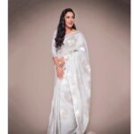 Rupali Ganguly Instagram - I believed in Snow White till I drifted…. Just a little bit 🤍 . . . . . . . . . . . . . . . . Look Director : @rajitkumra Stylist : @stylebysaachivj Stylist Team : @sanzimehta777 Photographer : @ashish_ojha_photography Saree By : @tyaarindia Jewellery By : @popley.eternal Make Up : @jayprakashpal20 Hair : @stylistsony Media Relations : @brandnbuzz #awardseason #anupamaa #rupaliganguly #jaimatadi #jaimahakal #whitesaree #diamondjewellery #monday #trending