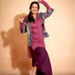 Rupali Ganguly Instagram - Saturday night posting dancing pictures while chilling on the couch 😅😂 Happy weekend and Shubho Noboborsho 😍 Outfit :- @ahummingway Jewllery:- @suki.jewellery Styled by @priyavajani #saturday #masti #rupaliganguly #instagood #saturdaynight #weekend #selflove #anupamaa #jaimatadi #jaimahakal
