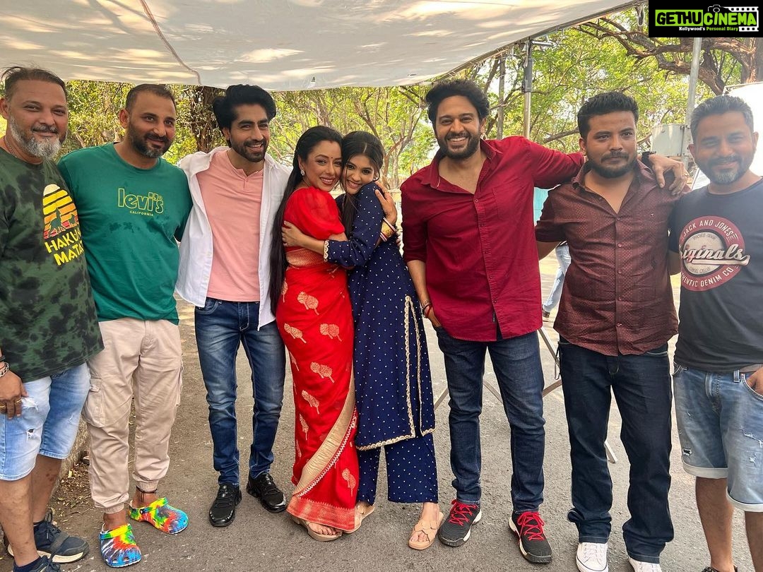 Rupali Ganguly Instagram - Anupamaa ke saath Akshara ka Ye Rishta kya kehlata hai 🥰❤️ #anupamaa #yrkkh #akshara #anujkapadia #abhimanyubirla #abhinavsharma #rupaliganguly #instagood #goodvibes #shooting #jaimatadi #jaimahakal @rajan.shahi.543 @deepa.shahi.1428 @romeshkalra @pranalirathodofficial @gauravkhannaofficial @harshad_chopda @gulshanshah15 @rishimandial @directorskutproduction @starplus @jaysoni25 @mahajankinshuk17