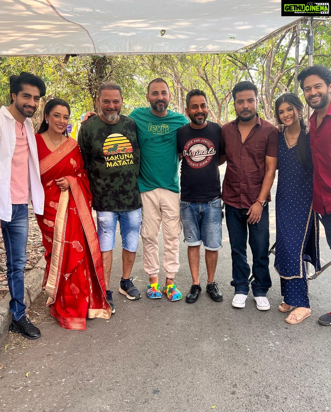 Rupali Ganguly Instagram - Anupamaa ke saath Akshara ka Ye Rishta kya kehlata hai 🥰❤️ #anupamaa #yrkkh #akshara #anujkapadia #abhimanyubirla #abhinavsharma #rupaliganguly #instagood #goodvibes #shooting #jaimatadi #jaimahakal @rajan.shahi.543 @deepa.shahi.1428 @romeshkalra @pranalirathodofficial @gauravkhannaofficial @harshad_chopda @gulshanshah15 @rishimandial @directorskutproduction @starplus @jaysoni25 @mahajankinshuk17