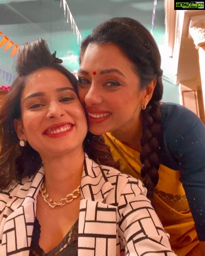 Rupali Ganguly Instagram - Happiest birthday My RGM I love you with all my heart!!!!!! May you have the best day and the best year ever , you deserve the world and more ! ♥️🤗 #anerivajani #rupaliganguly #birthdaygirl #birthdayvibes #ariesbond #missyou