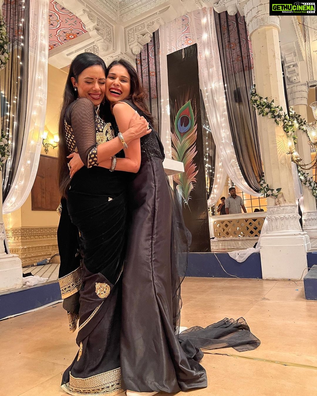 Rupali Ganguly Instagram - Happiest birthday My RGM I love you with all my heart!!!!!! May you have the best day and the best year ever , you deserve the world and more ! ♥️🤗 #anerivajani #rupaliganguly #birthdaygirl #birthdayvibes #ariesbond #missyou