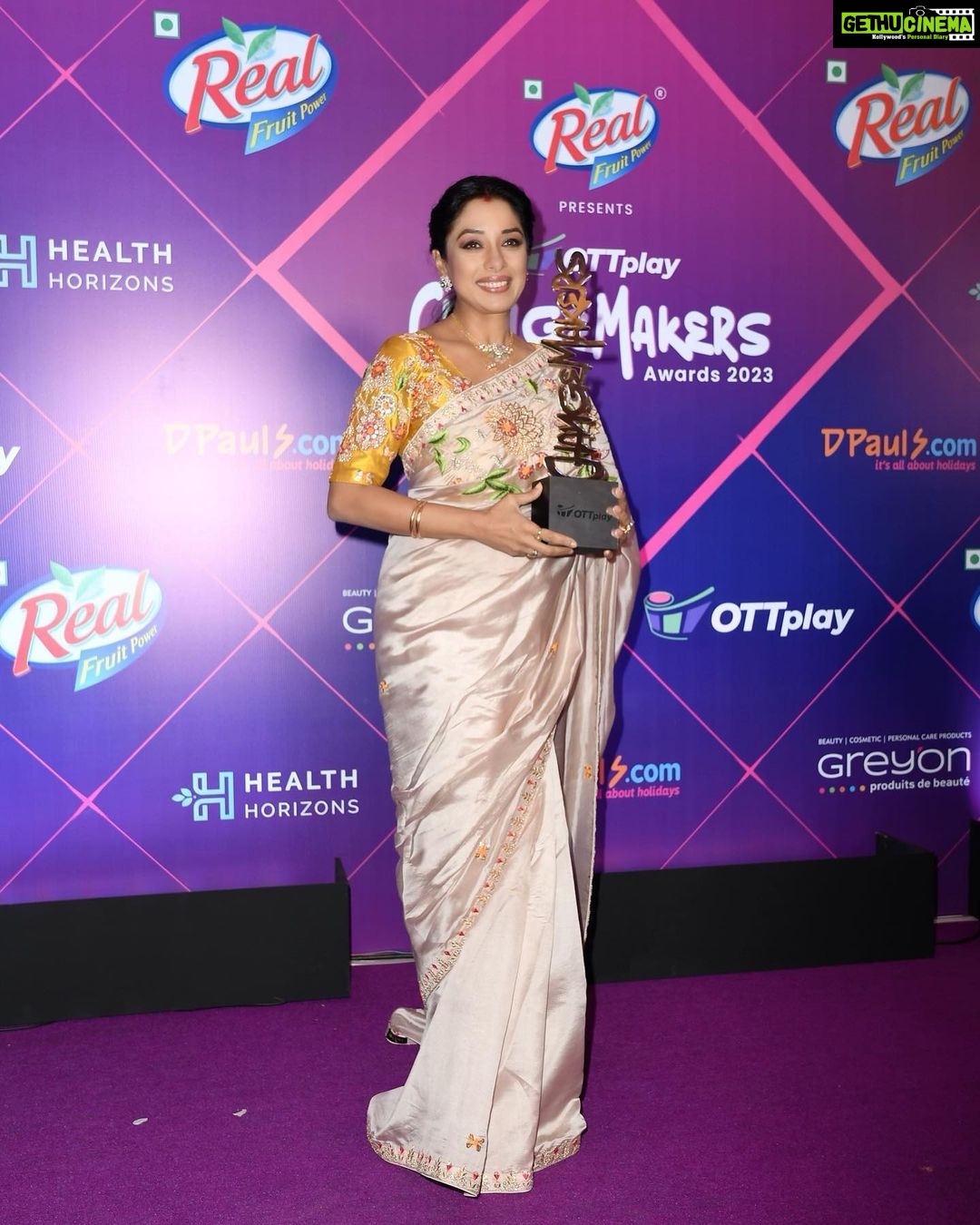 Rupali Ganguly Instagram - Compassionate Changemaker of the year …. This one is rather special and its one I can not accept without thanking my producer for bringing Anupamaa into my life…Rajan Shahi! I wanted to be an actor, become famous because I dreamt for a platform to speak for the voiceless innocent souls..raise a voice against animal cruelty… have the means to help my fellow animal lovers … Not only has Anupamaa given me this standing but thanks to Rajanji ( no producer till date I have seen has cared about his unit or the stray fur babies as much )we have 15 doggie bachchas whose home is our sets, where they live comfortably and all their necessities are taken care of with so much love! An entire unit of more than 100 people love them! Thanks to Anupamaa today I have a strong digital family too who support this cause that I so believe in!! And then of course I’d like to thank my husband, who’s kindness wins my heart everyday …My son, my Rudransh who takes after his mommy in serving the voiceless …This achievement wouldn’t have been possible without my boys. This trophy shall glitter the most because the love comes from our hearts to help. Thank you, I bow down in gratitude! . . @ashwinkverma @rajan.shahi.543 @directorskutproduction @starplus @ottplayapp @hindustantimes Stylist- @roshni0819 Outfit- @isliebypriyajain Jewellery- @zemafinejewellery @vblitzcommunications Media Relations/PR Agency- @brandnbuzz . . #changemakers #ottplay #awardseason #anupamaa #rupaliganguly #actor #blessed #gratitude #jaimahakal #jaimatadi