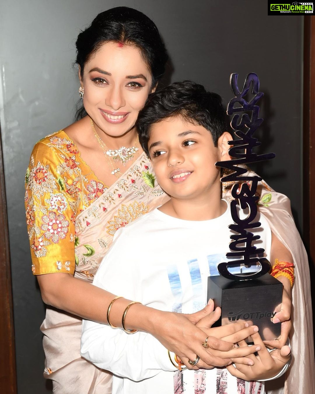 Rupali Ganguly Instagram - Compassionate Changemaker of the year …. This one is rather special and its one I can not accept without thanking my producer for bringing Anupamaa into my life…Rajan Shahi! I wanted to be an actor, become famous because I dreamt for a platform to speak for the voiceless innocent souls..raise a voice against animal cruelty… have the means to help my fellow animal lovers … Not only has Anupamaa given me this standing but thanks to Rajanji ( no producer till date I have seen has cared about his unit or the stray fur babies as much )we have 15 doggie bachchas whose home is our sets, where they live comfortably and all their necessities are taken care of with so much love! An entire unit of more than 100 people love them! Thanks to Anupamaa today I have a strong digital family too who support this cause that I so believe in!! And then of course I’d like to thank my husband, who’s kindness wins my heart everyday …My son, my Rudransh who takes after his mommy in serving the voiceless …This achievement wouldn’t have been possible without my boys. This trophy shall glitter the most because the love comes from our hearts to help. Thank you, I bow down in gratitude! . . @ashwinkverma @rajan.shahi.543 @directorskutproduction @starplus @ottplayapp @hindustantimes Stylist- @roshni0819 Outfit- @isliebypriyajain Jewellery- @zemafinejewellery @vblitzcommunications Media Relations/PR Agency- @brandnbuzz . . #changemakers #ottplay #awardseason #anupamaa #rupaliganguly #actor #blessed #gratitude #jaimahakal #jaimatadi
