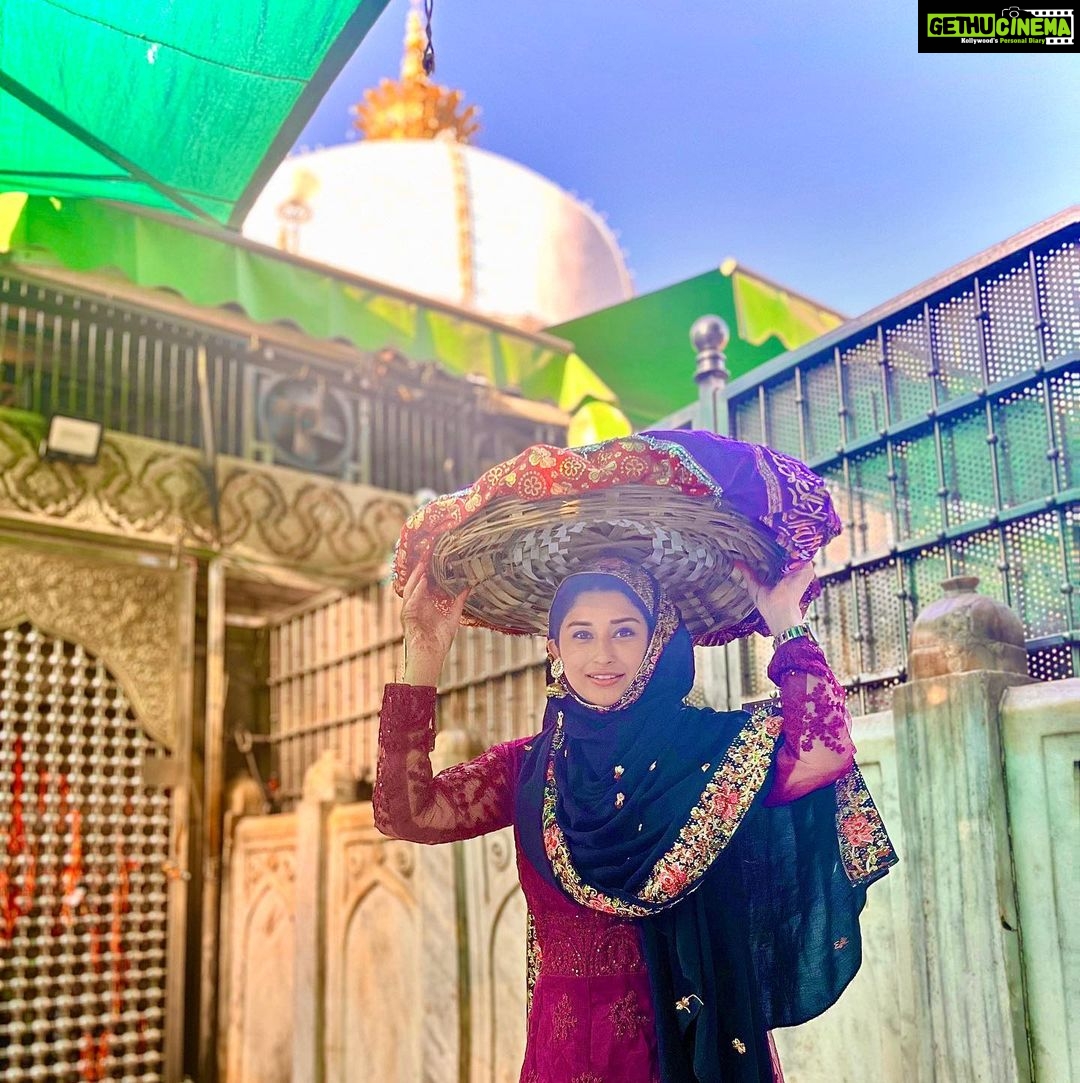 Saba Khan Instagram - Garib Nawaz ❤️ Ramzan Mubarak 🌙 . . #ajmersharif #ramdanmubarak Ajmer