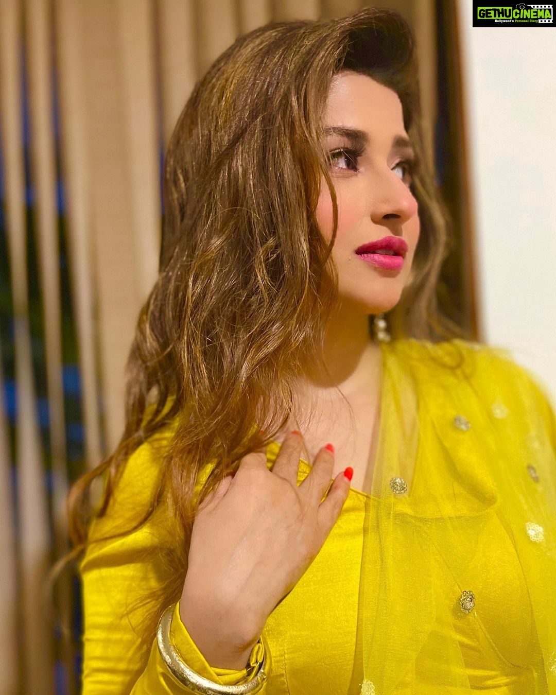 Saba Khan Instagram - Existence wants you to be you ❤️ . . . #sabakhan #love #peace #happiness