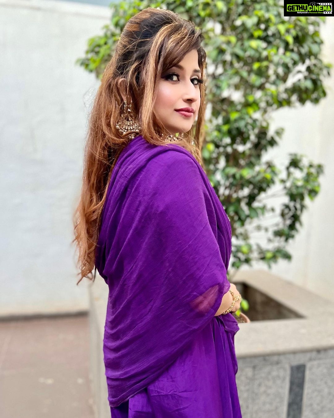 Saba Khan Instagram - Eid Mubarak 🌙 . . Mua - @makeupby_solanki Outfit- @karishma_art_gallerry . . #eidmubarak #mubarak #eid #eidulfitr