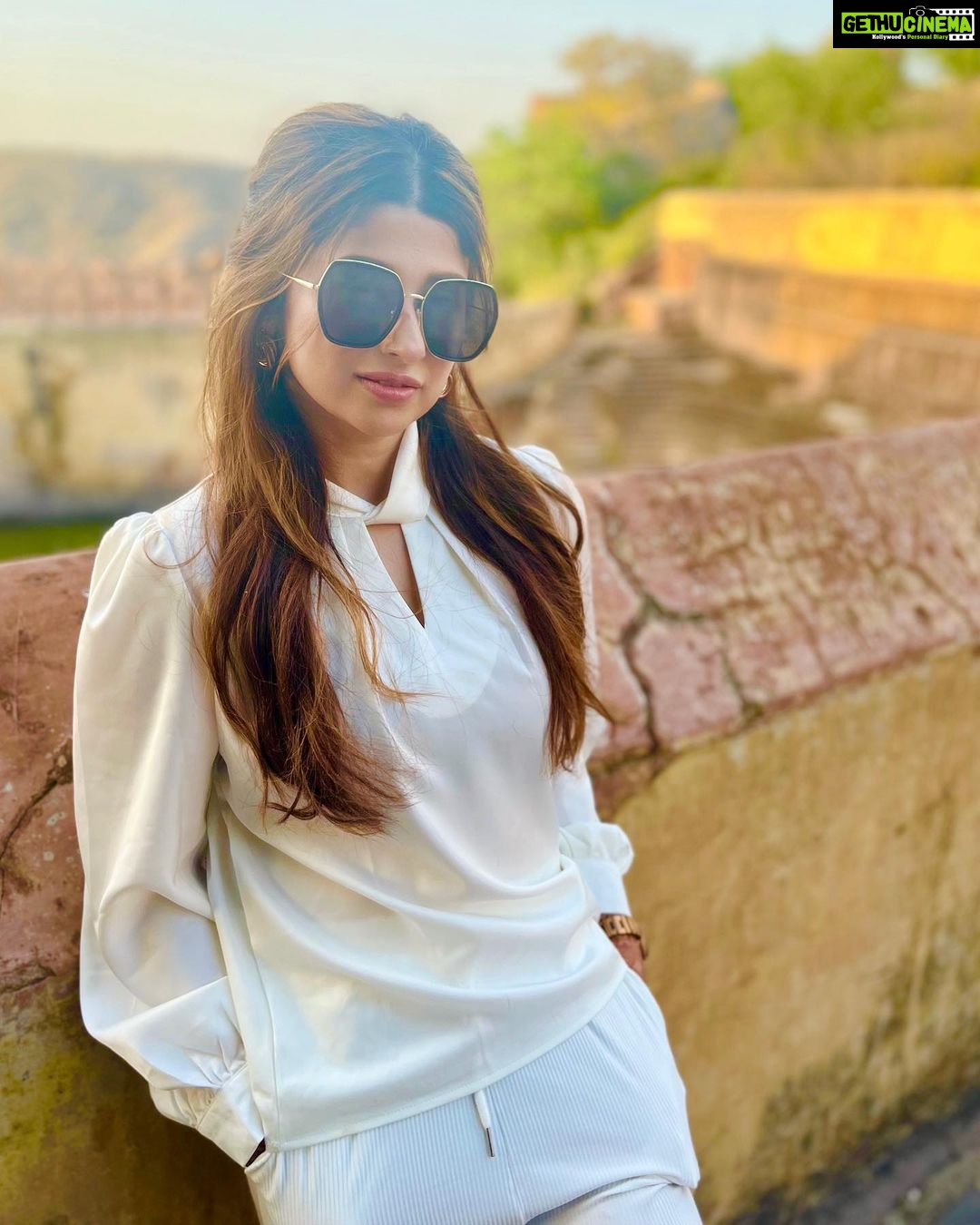 Saba Khan Instagram - There is always hope 🌸 . . . #sabakhan #life #happiness #love