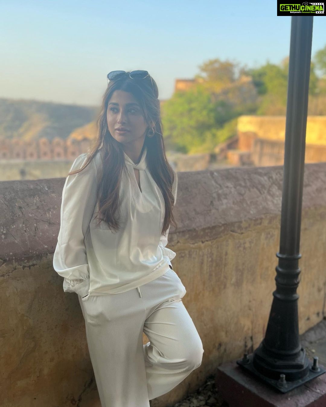 Saba Khan Instagram - There is always hope 🌸 . . . #sabakhan #life #happiness #love