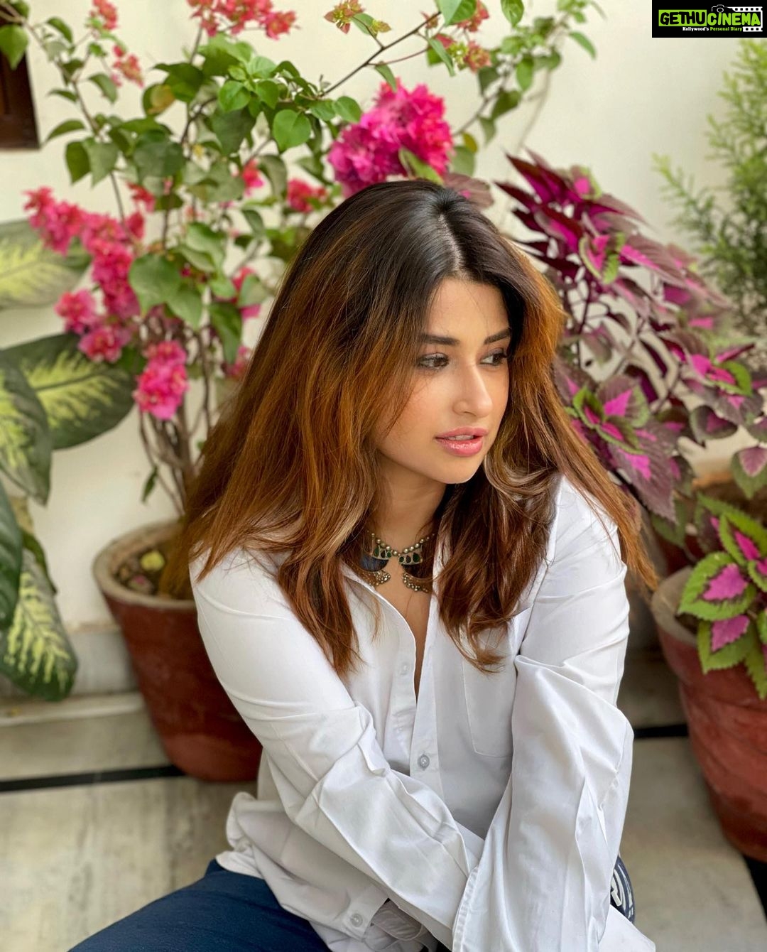Saba Khan Instagram - And look at you , you are so much more … ❤️