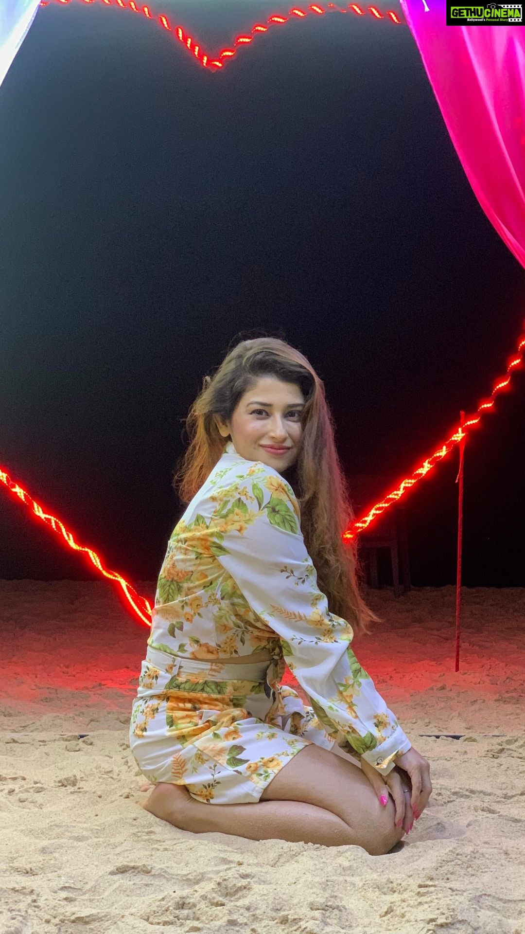 Saba Khan Instagram - I am happiness ❤️ . . . #sabakhan #happiness #Goa #enjoy