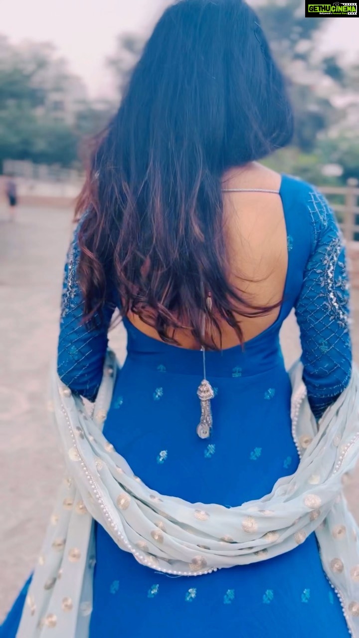 Saba Khan Instagram - Dekha tainu pehli pehli bar 😍 . . Outfit- @the_adhya_designer Mua - @makeupbykainatshaikh . . #sabakhan #reels #reelkarofeelkaro #feellove