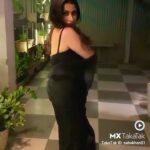 Saba Khan Instagram - Caption pls ? . @mxtakatak . . #sabakhan #junglehaiaadhiraathai