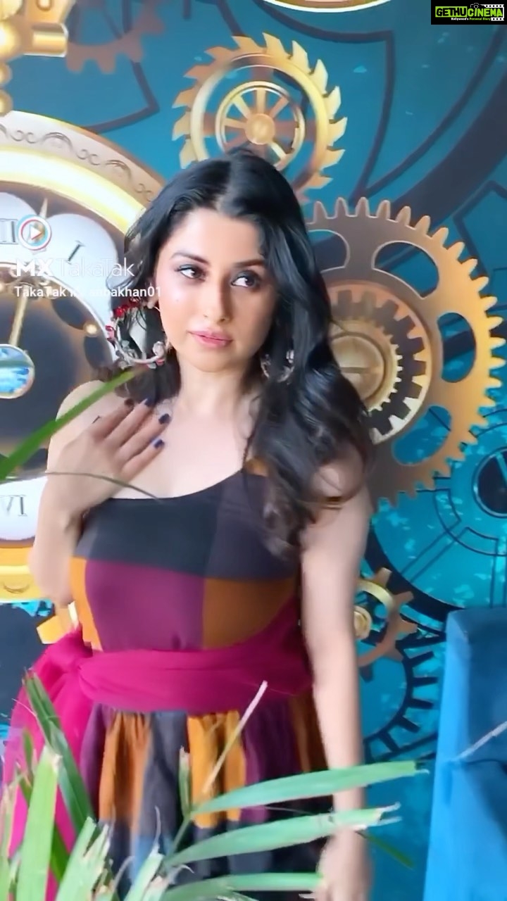 Saba Khan Instagram - Blow My Mind Every Time You Come Around Round Round Bas Teri Hi Baatein Karta Poora Town Town Town . @mxtakatak Shoot managed by - Tags : @msmodelingcompany @themohitnazkani @satyam.studios . . #sabakhan
