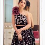 Saba Khan Instagram - Elegance is the only beauty that never fades ❤️ . . Outfit & jewellery - @shivayu_official Mua - @rj_makover 📸 - @stylebysugandhasood . #sabakhan #aboutlastnight