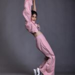 Saba Khan Instagram - Extremes are easy. Strive for balance 🌸 . . #sabakhan